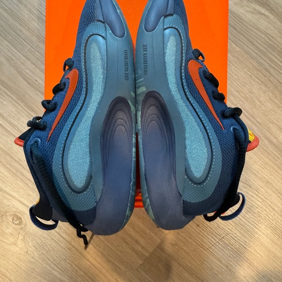 Nike Isofly Navy and Orange Basketball Shoes - Picture 6 of 7